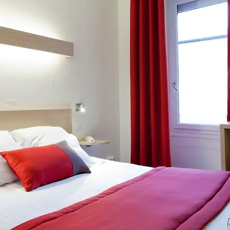 Logis Chateaubriand Hotel 2*